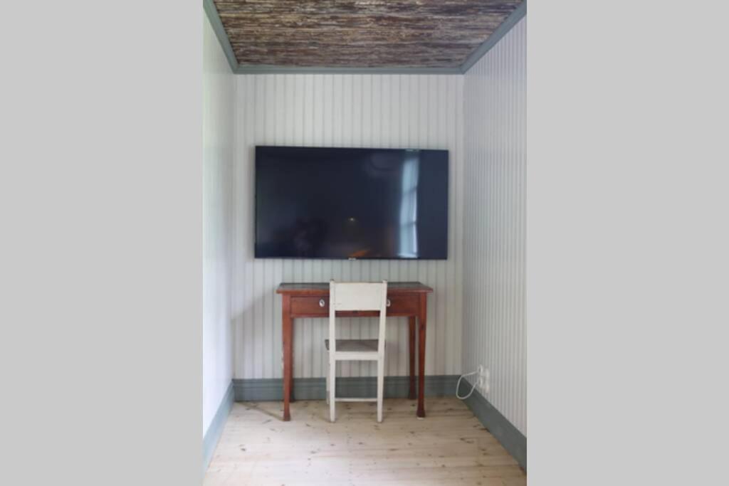 Sjoenaera Stuga Med Bat Och Bastu Ramkvilla Exterior foto